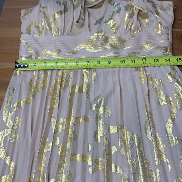 Frank Lyman Elegant Gold and Cream Halter Dress, Lined, Stretch - Picture 6 of 13